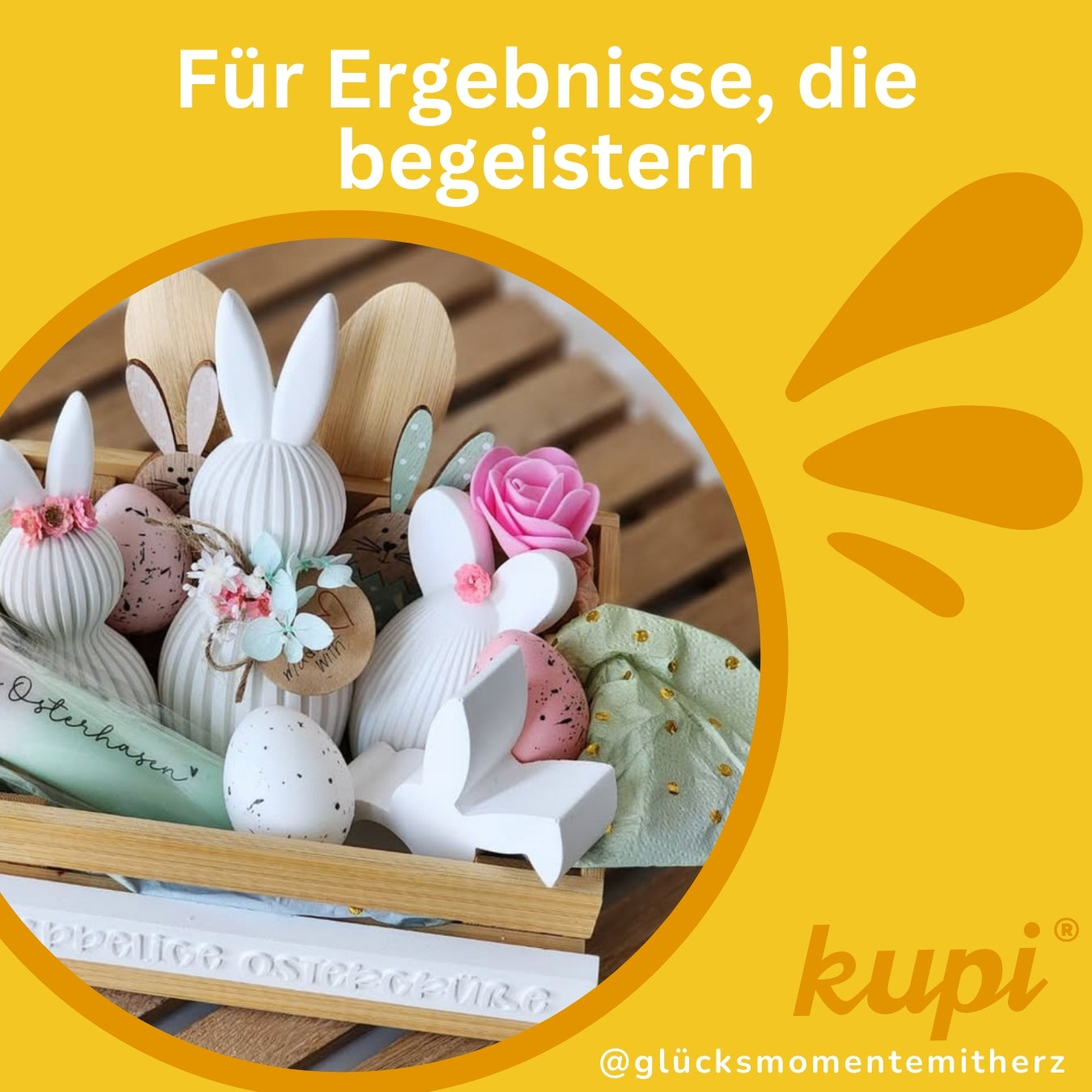 Handgefertigte Osterdeko aus KUPI Keramik Gießpulver Extraweiß. Liebevoll gegossene Hasenfiguren mit Blüten, Eiern und Holzdetails in einer dekorativen Holzkiste – ideal für DIY-Fans und Frühlingsdeko.
